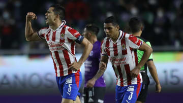 El capitán Jesús Molina festeja el tanto del empate acompañado por Gilberto Sepúlveda.
