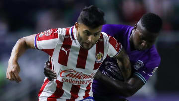Alexis Vega es marcado por el colombiano José Ortiz.