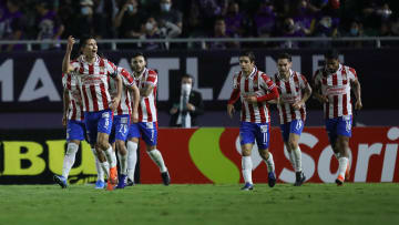 Parece que para el próximo torneo en Chivas sí piensan contar con refuerzos