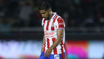 Miguel Ponce lleva tres etapas en Chivas y va siendo momento de abrirle las puertas porque todo apunta a que ya no dará más.