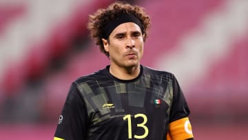 Memo Ochoa no pudo contener las lágrimas tras finalizar el partido 