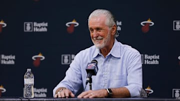Pat Riley, gerente general del Heat, habría desistido de sumar a James Harden al equipo