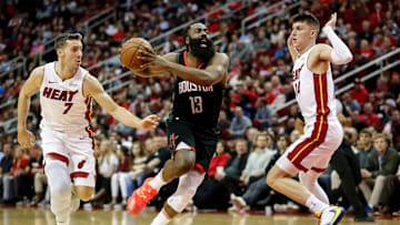 James Harden logró una actuación histórica el sábado por la noche para los Rockets
