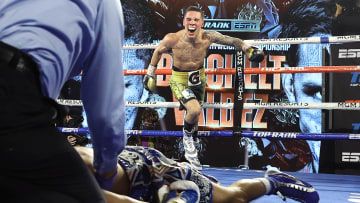 Valdez ganó la corona súper pluma del Consejo Mundial de Boxeo