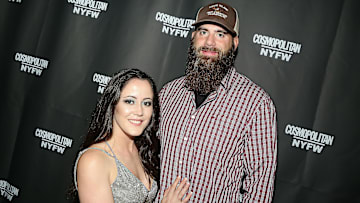 Jenelle Evans is receiving backlash from fans after she and David Eason dressed their daughter in a confederate flag t-shirt.