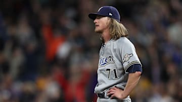 El relevista sumó 37 salvados en la temporada de 2019 con Milwaukee 