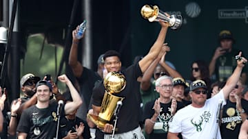Giannis Antetokounmpo fue ovacionado durante un evento de lucha en Milwaukee