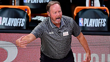 Mike Budenholzer seguirá como entrenador de los Bucks 