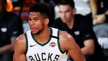 Giannis Antetokounmpo aún no decide quedarse en los Bucks 