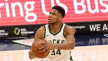 Antetokounmpo fue figura en el triunfo ante Wizards