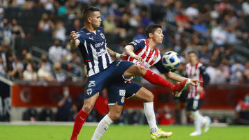 Ángel Zaldívar ante la marca de Sebastián Vegas.