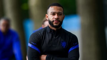 Memphis Depay en un entrenamiento con Holanda