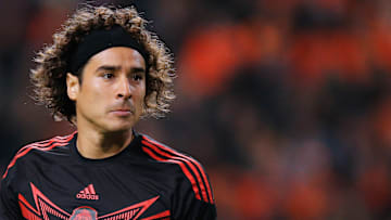 Memo Ochoa completando un magnífico mundial en 2014
