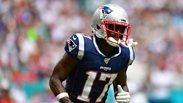Antonio Brown getting set to run a route in the only game he played in 2019 with the Patriots