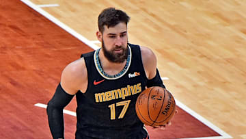 Jonas Valanciunas hizo historia con los Grizzlies