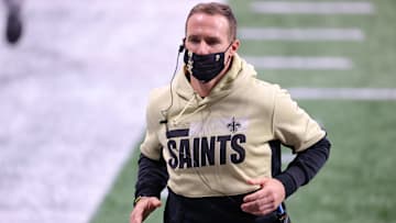 Problemas en las costillas han alejado a Drew Brees del juego con los Saints