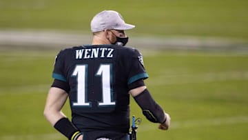 Wentz podría salir de los Eagles