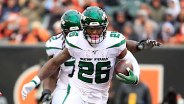 Le'Veon Bell running the ball vs. the Cincinnati Bengals