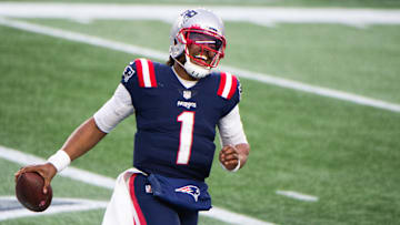 Newton dejó las prácticas de los Patriots por un golpe en su mano de lanzar