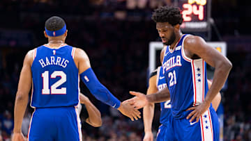 Joel Embiid y Tobias Harris en el partido ante New York Knicks