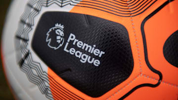 Bola dengan logo Liga Inggris (Premier League)