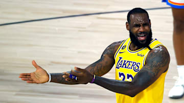 LeBron James no está de acuerdo con la expulsión de Porzingis