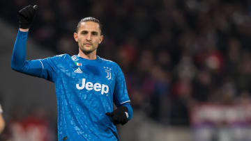 Olympique Lyon v Juventus - UEFA Champions League Round of 16: First Leg