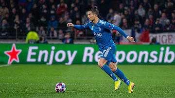 Olympique Lyon v Juventus - UEFA Champions League Round of 16: First Leg