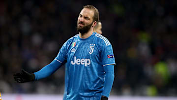 Olympique Lyon v Juventus - UEFA Champions League Round of 16: First Leg