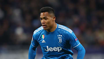Olympique Lyon v Juventus - UEFA Champions League Round of 16: First Leg