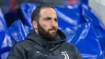 Olympique Lyon v Juventus - UEFA Champions League Round of 16: First Leg