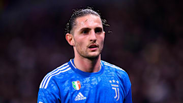 Olympique Lyon v Juventus - UEFA Champions League Round of 16: First Leg