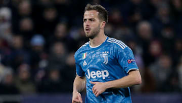 Olympique Lyon v Juventus - UEFA Champions League