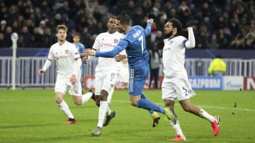 Toute l'arrière-garde lyonnaise concentré sur CR7