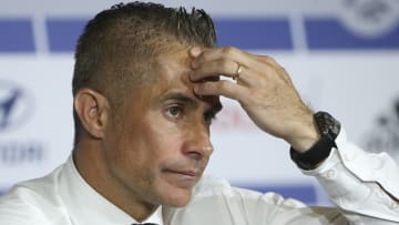 Com imbróglio em parceria, Corinthians devolve zagueiro ao Náutico. Carlão ficou três meses em São Paulo. 