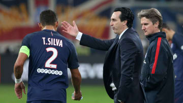Unaï Emery en discussions avec Thiago Silva. 