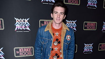 Drake Bell obtuvo libertad condicional y presentó a su hijo
