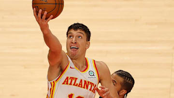 Bogdanovic firmó en el período de la agencia libre con los Hawks