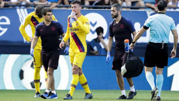 Lenglet se marcha lesionado del encuentro ante el Alavés