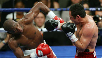 Oscar De La Hoya se enfrentó a Floyd Mayweather Jr. en el 2007