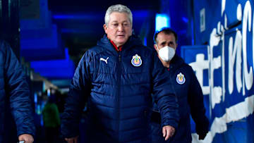 Víctor Manuel Vucetich se encuentra en la cuerda flja de Chivas