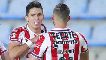 Jesús Molina e Hiram Mier sufrieron lesiones en los últimos encuentros de Chivas, pero podrían enfrentar el Clásico Nacional.