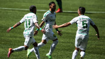 Com Clayson voando e Walter salvando, o Cuiabá surpreendeu o Palmeiras na 17ª rodada do Campeonato Brasileiro. 