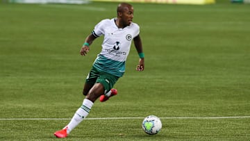 Goiás e Athletico Paranaense se enfrentam em decisão da 21ª rodada do Brasileirão.