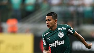 Atacante está realizando treinos com preparador alviverde