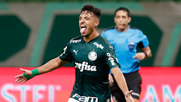 Gabriel Menino con la maglia del Palmeiras