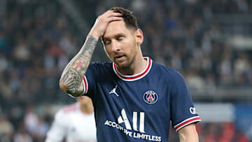 Paris Saint-Germain v Olympique Lyonnais - Ligue 1 - La cara de Messi al ser reemplazado.