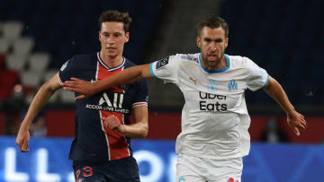 Julian Draxler et Strootman lors de Paris Saint-Germain v Olympique Marseille