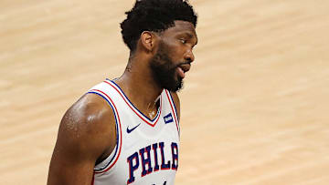 Joel Embiid se quejó de los árbitros