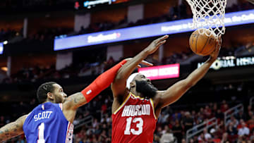 Una vez más, James Harden tomó la batuta de la ofensiva de los Rockets para guiarlos al triunfo